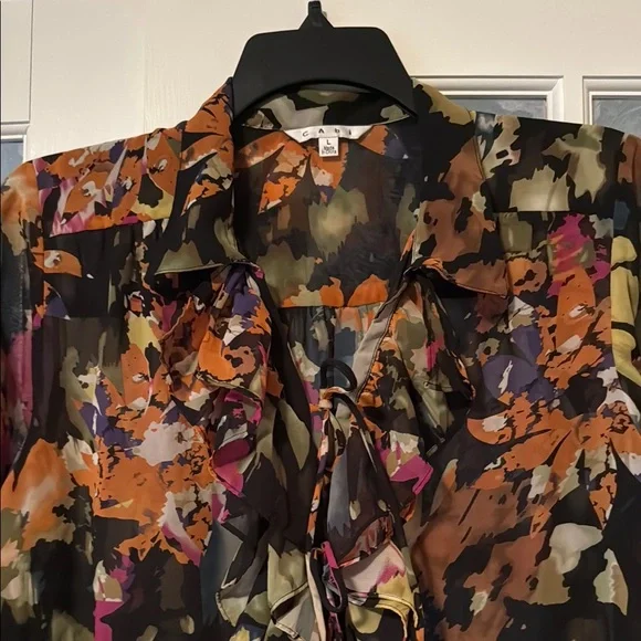 CAbi Graphic Blouse with Notched Collar and 3/4 Cuffed Sleeves - Picture 3 of 6